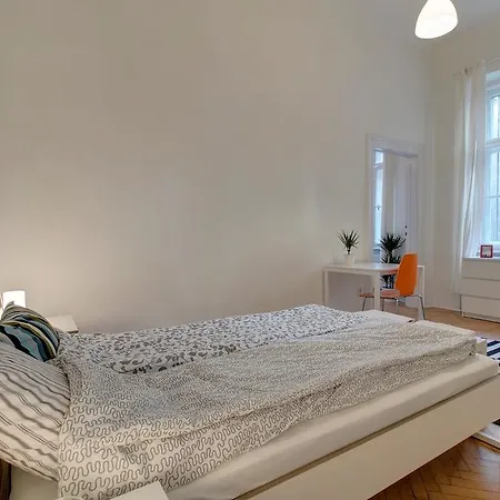 Legendary Ernesto Budapest